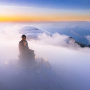 ảnh đại tượng phật A Di Đà huyền ảo tựa tiên cảnh